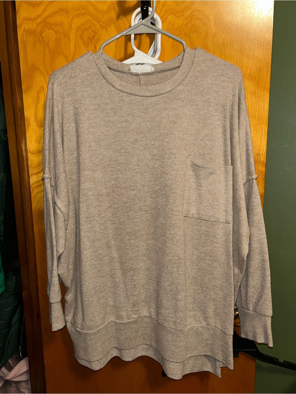 Women's Lightweight Crewneck Pocket Sweater - Light Taupe